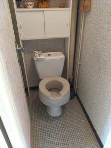 Concept accessibilité - toilettes avant